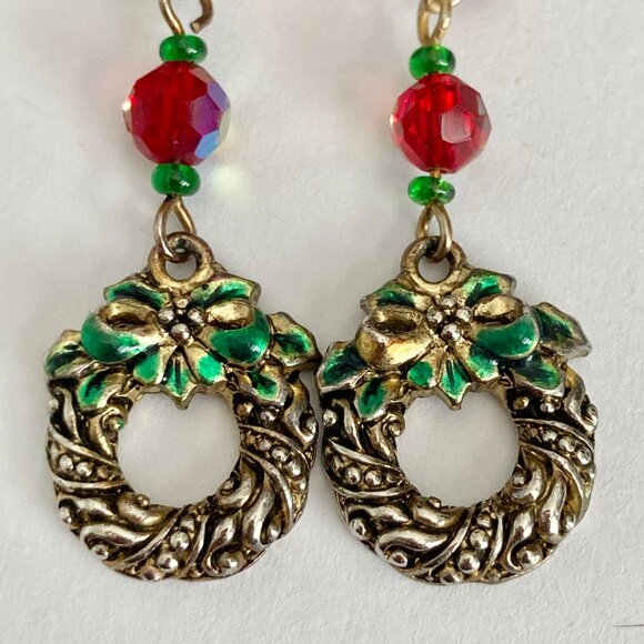 Vintage Christmas Wreath Dangle Charm Earrings Gold Tone Enamel Red Bead Post - Picture 6 of 12